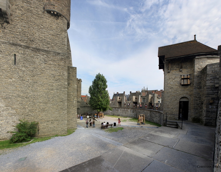 Gravensteen-inner-courtyard2
